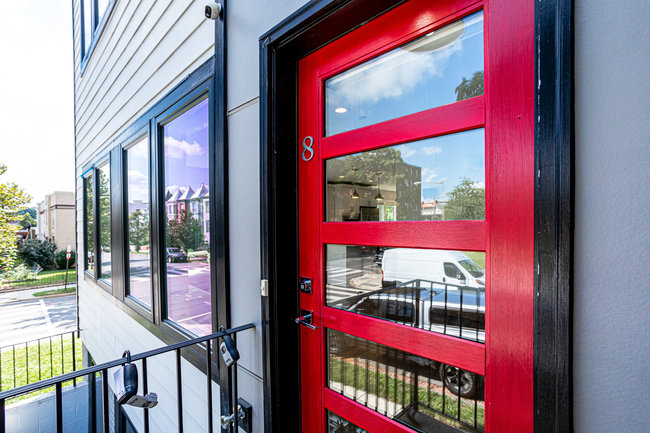 233 Seaton Place Northeast #8