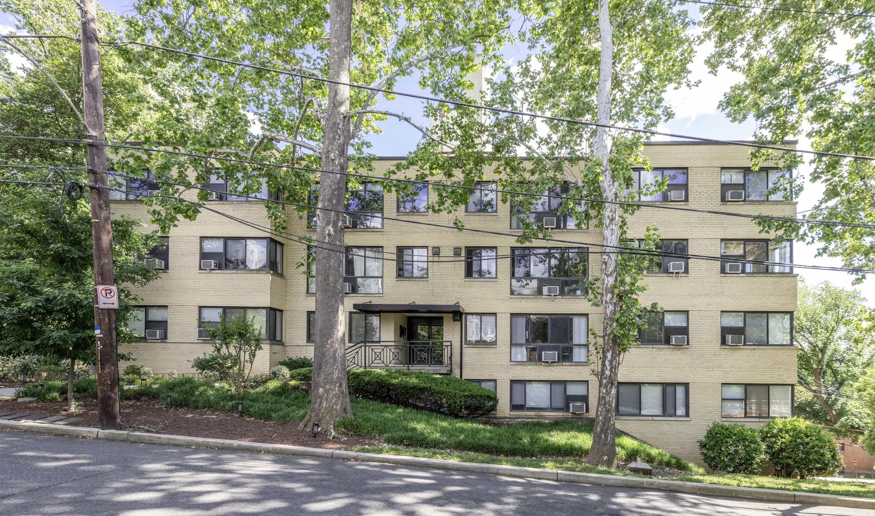 3901 Tunlaw Road Northwest Unit #204